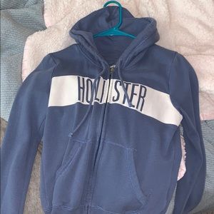 Hollis tee baby blue sweater